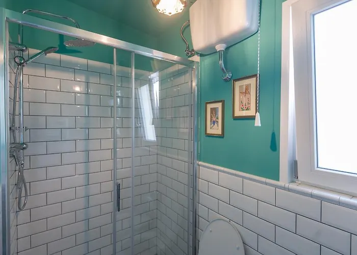 L'8 Boutique Design *