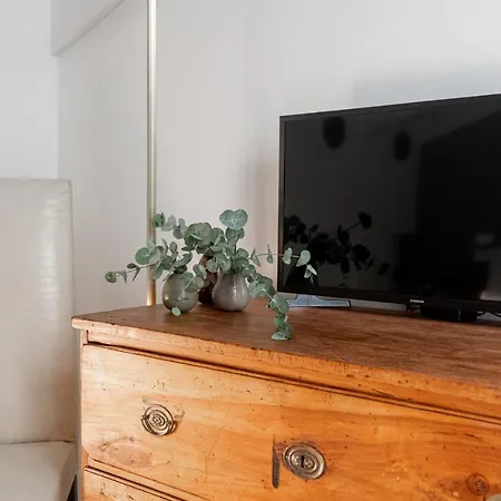 L'8 Boutique Design *