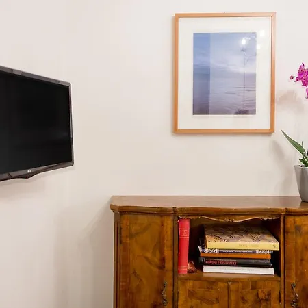 L'8 Boutique Design *