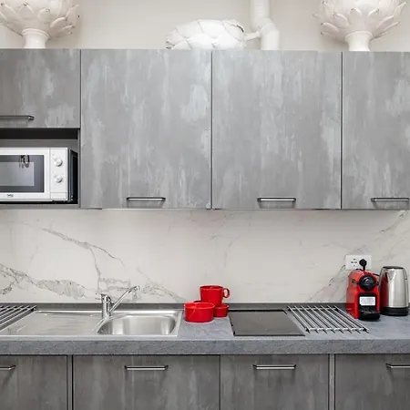 L'8 Boutique Design *