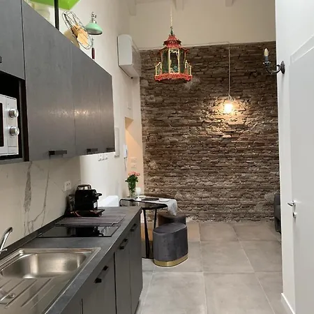 L'8 Boutique Design *