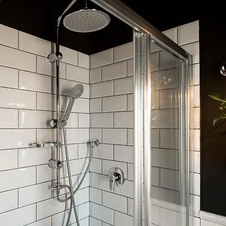 L'8 Boutique Design *