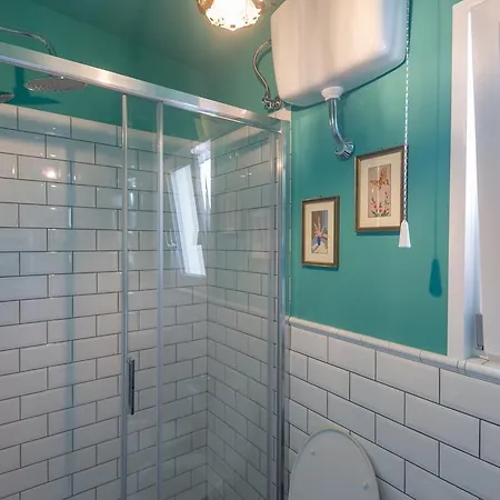 L'8 Boutique Design *