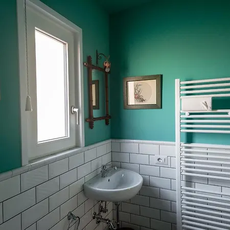 L'8 Boutique Design *