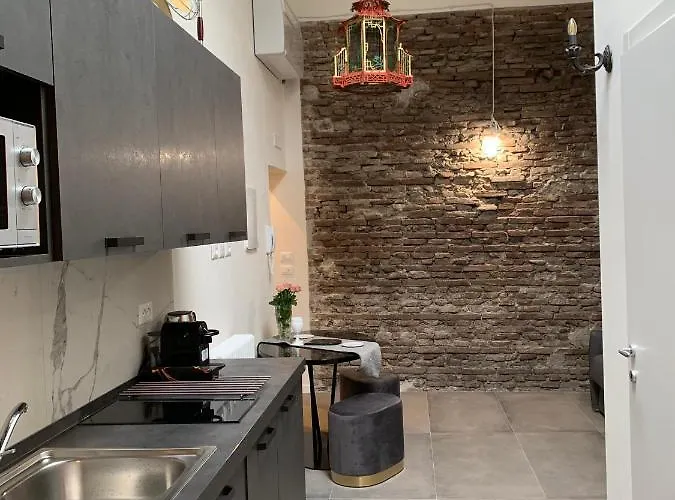 L'8 Boutique Design *